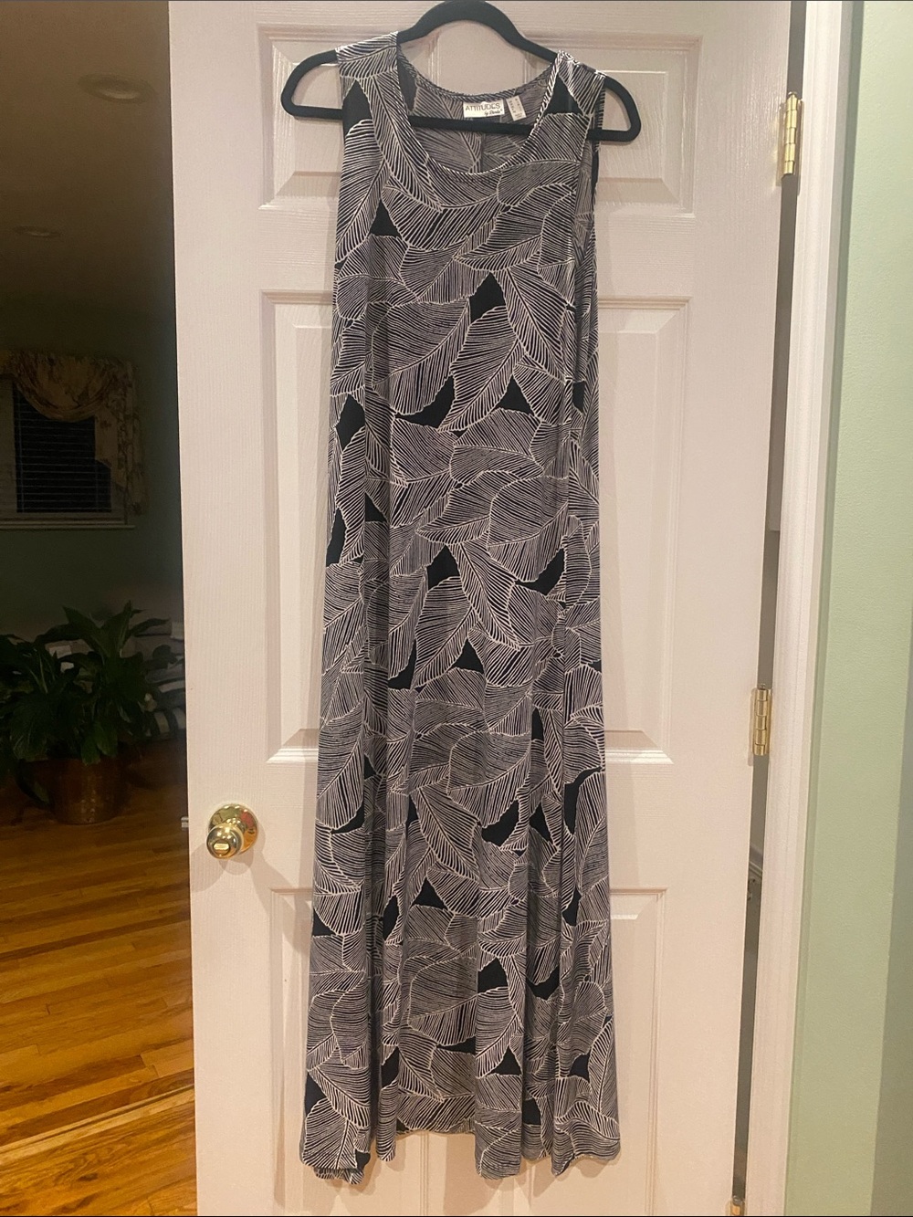 Attitudes by Renee Black and White Leaf-Print Maxi Skirt